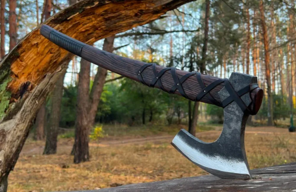 Handforged Viking Axe 'Ragnar'